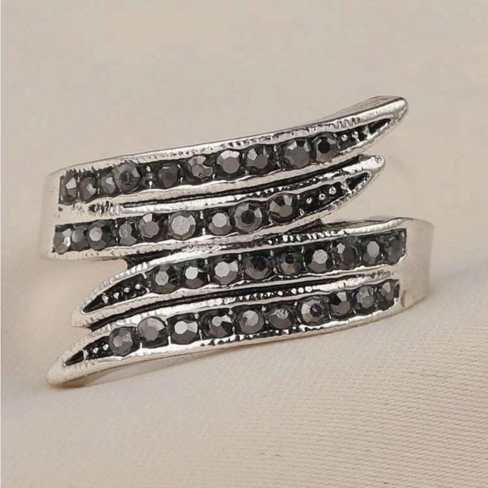 BLACK RHINESTONES SPIRAL SILVER RING - Picture 3 of 4
